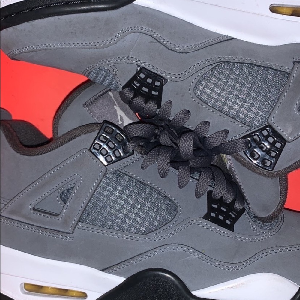 Jordan 4 Cool Grey 10.5 Like New, Barely Worn